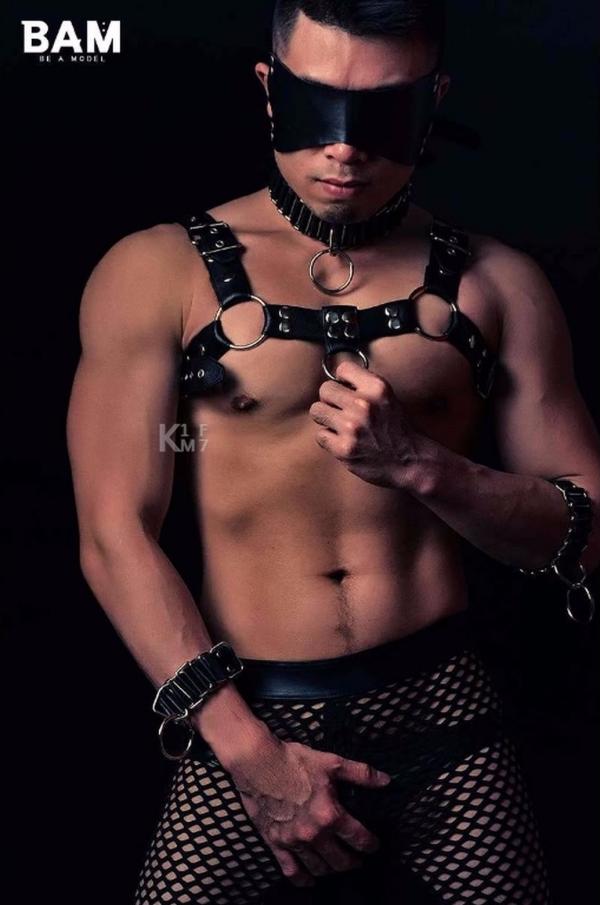 BE-A-MODEL-1-創刊號-X-ISSUE-面具男的情慾世界